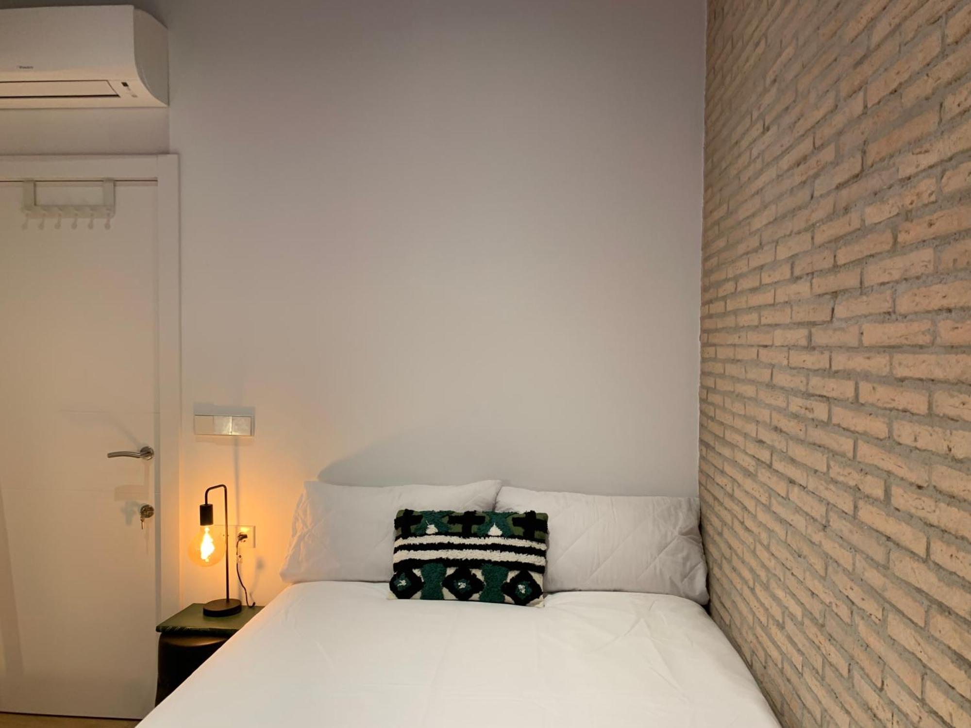 La Reina Beach Rooms 발렌시아 외부 사진